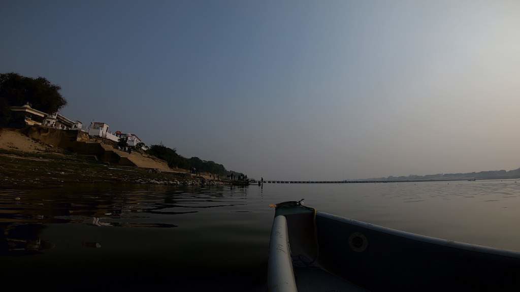 Medhwa Ghat with accompanying litter