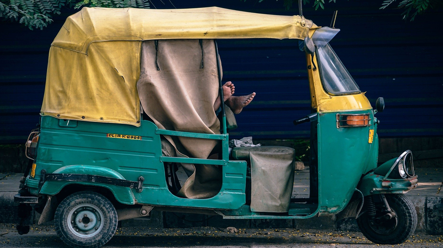 Tuktuk hire, a unique way to travel around Sri Lanka